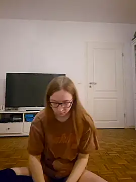 Freaky-Doll's Live Chat Room