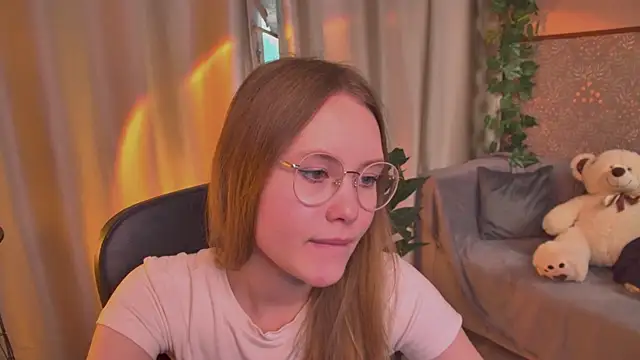 غرفة دردشة FloraLarsson المباشرة