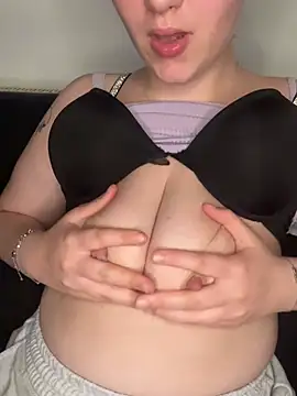 CuteBeaX   – Naživo XXX chat