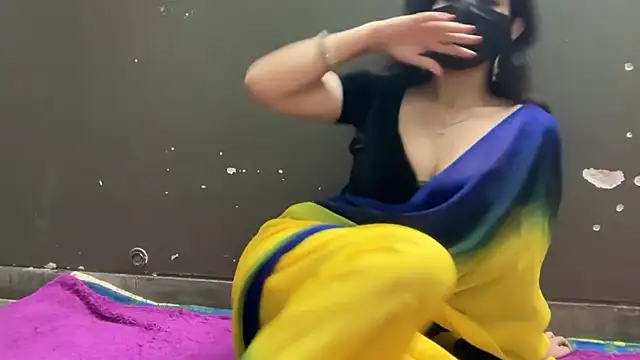 Kanika_76 Adlı Modelin Canlı Sohbet Odası
