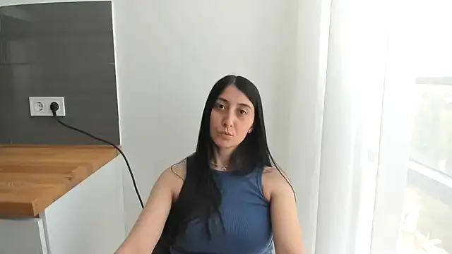Linabay2 Adlı Modelin Canlı Sohbet Odası