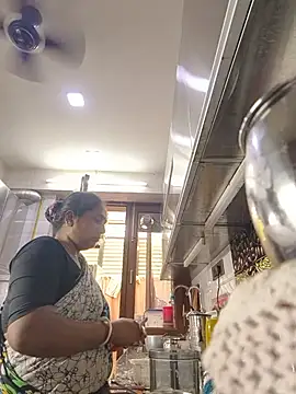 Sexy-Konika Adlı Modelin Canlı Sohbet Odası