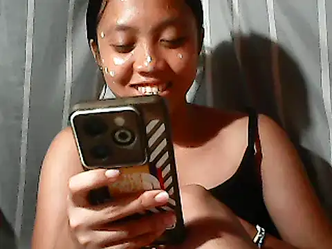غرفة دردشة Yours_AsianPinayGirl18 المباشرة