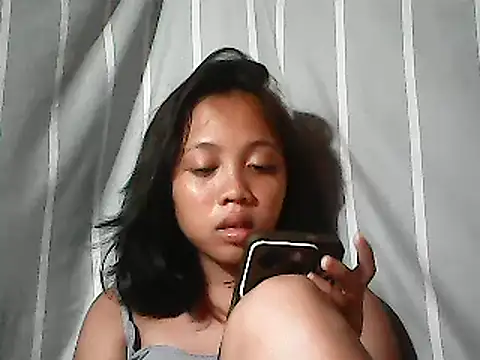 Yours_AsianPinayGirl18's Live Chat Room