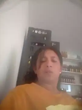 Scarlett_Divine Adlı Modelin Canlı Sohbet Odası