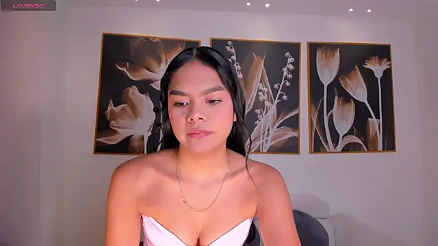 SaphiraJames Adlı Modelin Canlı Sohbet Odası