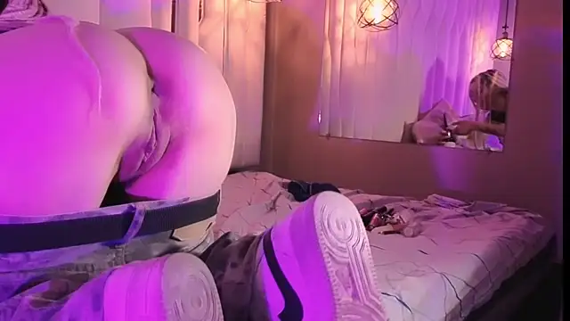 Pinky_doll777 élő chatszobája