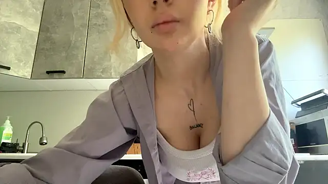 Britney_Calverhends – live chatrum