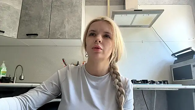 חדר צ'אט בשידור חי של Britney_Calverhends