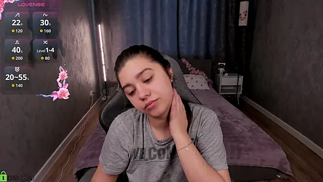 Trisha_Moore Adlı Modelin Canlı Sohbet Odası