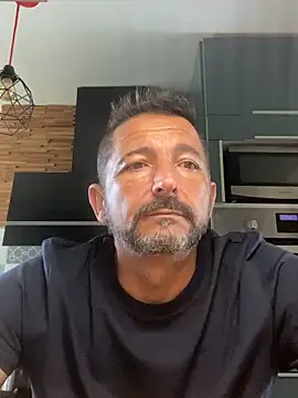 daddy3945 Adlı Modelin Canlı Sohbet Odası