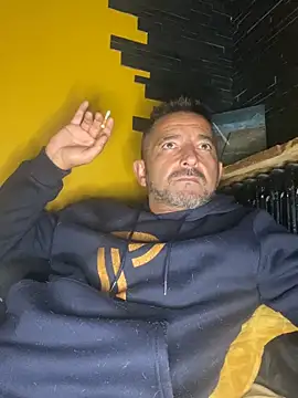 daddy3945 Adlı Modelin Canlı Sohbet Odası