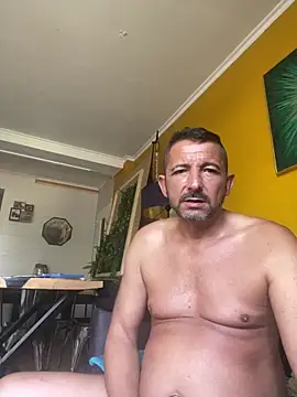 daddy3945 Adlı Modelin Canlı Sohbet Odası