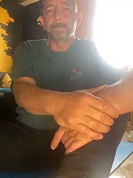 daddy3945's Live Chat Room