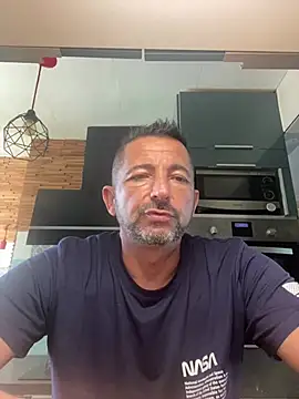 daddy3945 Adlı Modelin Canlı Sohbet Odası