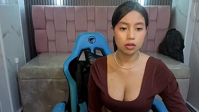 Eimy18_b's Live Chat Room