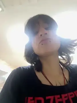 חדר צ'אט בשידור חי של Evelin_Hellsing