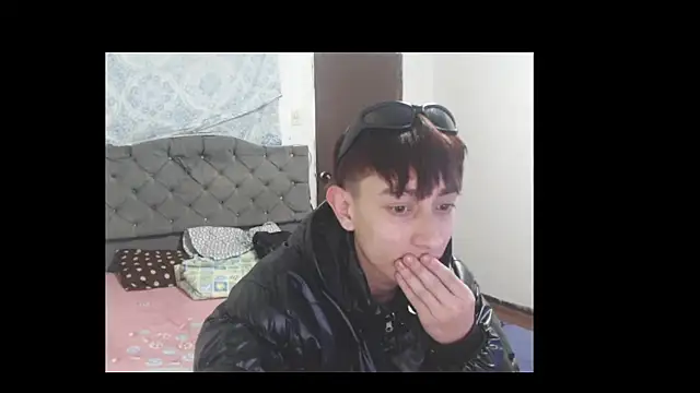 Seks show uživo modela Caos_Parker na kameri