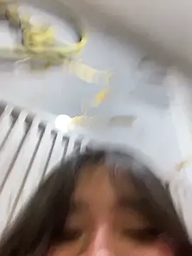 Amara_Kazumi Adlı Modelin Canlı Sohbet Odası