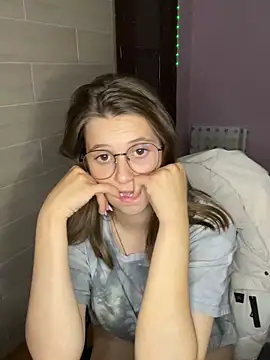 Blossom_Emily Adlı Modelin Canlı Sohbet Odası