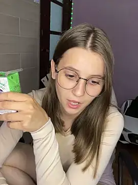 חדר צ'אט בשידור חי של Blossom_Emily