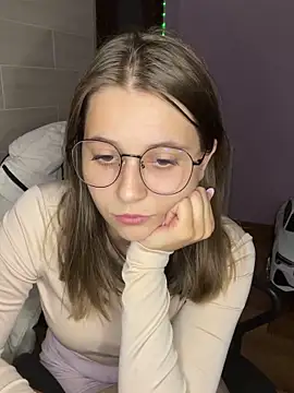 Blossom_Emily Adlı Modelin Canlı Sohbet Odası