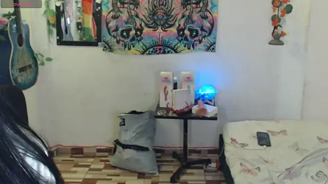 חדר צ'אט בשידור חי של bastethott