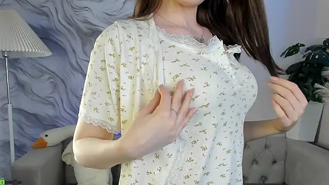 Lonny_Peach Adlı Modelin Canlı Sohbet Odası