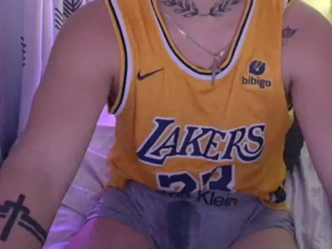 urhardfuckerAsiandaddy's Live Sex Cam Show