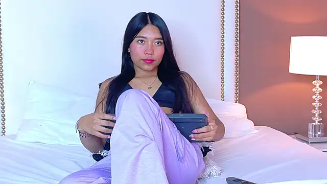 hanaluna_ Adlı Modelin Canlı Sohbet Odası