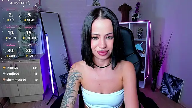 Monica_brilliant Adlı Modelin Canlı Sohbet Odası
