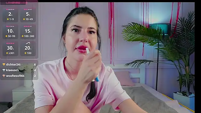 Emily_xoo live-chat rom