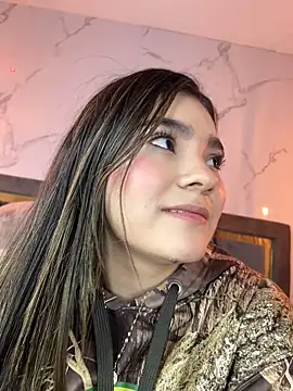 חדר צ'אט בשידור חי של Mia_Rodriguezz_