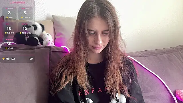evvaavve's Live Chat Room