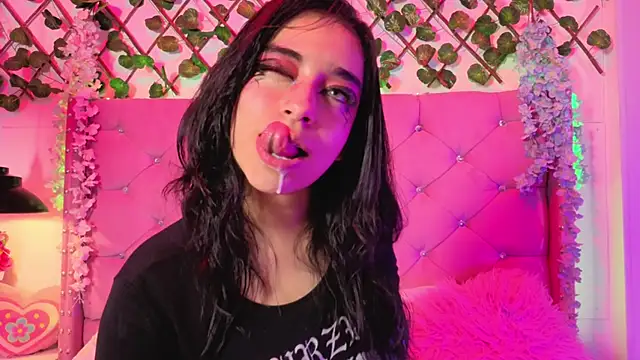 Kira-Berry – Naživo chatovacia miestnosť