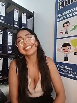 Chatroom en direct de JENNIFER__03