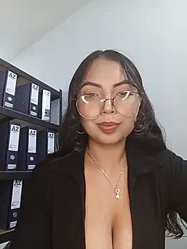 JENNIFER__03 Adlı Modelin Canlı Sohbet Odası