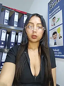 JENNIFER__03 – Naživo chatovacia miestnosť