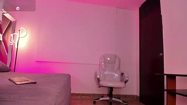 AmaraLewis live-chat rom