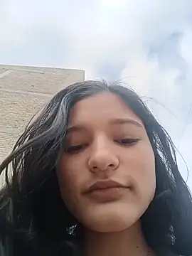חדר צ'אט בשידור חי של Sweet_Innocence_