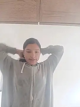 חדר צ'אט בשידור חי של Sweet_Innocence_