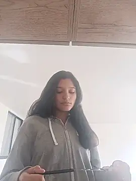 חדר צ'אט בשידור חי של Sweet_Innocence_