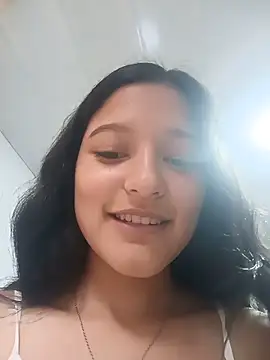 Sweet_Innocence_ Adlı Modelin Canlı Sohbet Odası
