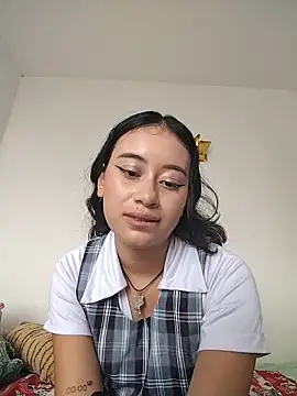غرفة دردشة L0lita_Emi12 المباشرة