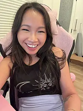 Sala de chat en directo de petiteTai
