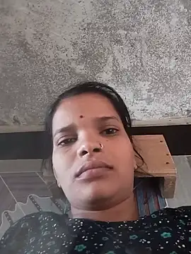 Student_garl_1 Adlı Modelin Canlı Sohbet Odası