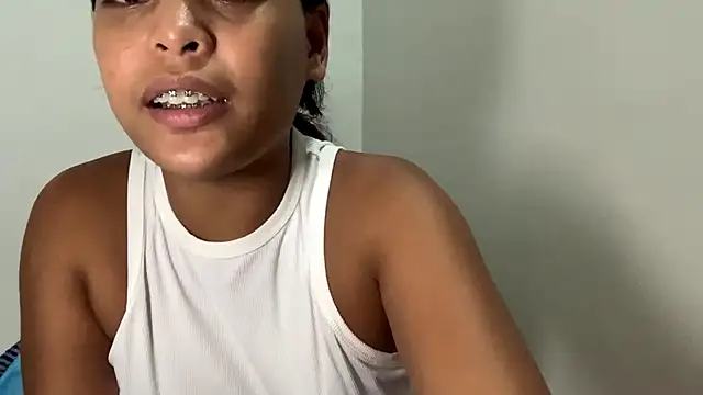 Bunny_Kisss Adlı Modelin Canlı Sohbet Odası