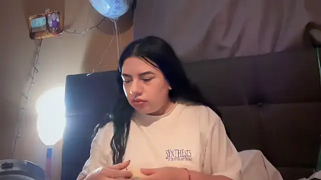 gigi333336 Adlı Modelin Canlı Sohbet Odası