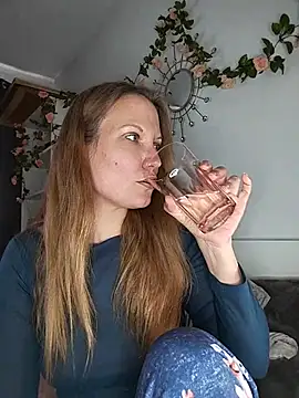 Candy_Cougar élő chatszobája