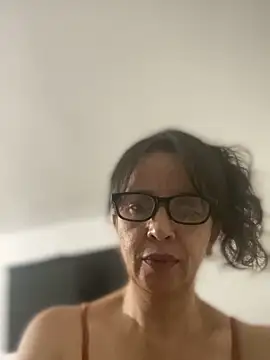 Pokój czatu na żywo – Soy_Camila8